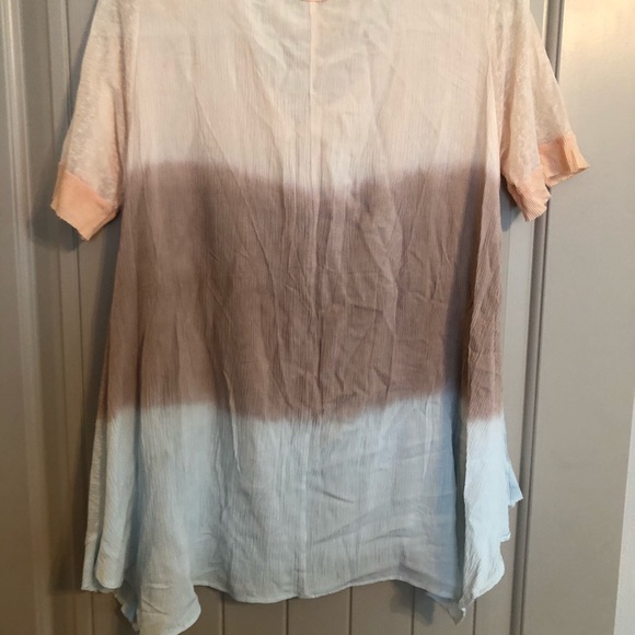 Beautiful Easel flowy top! Size small. - Picture 6 of 6
